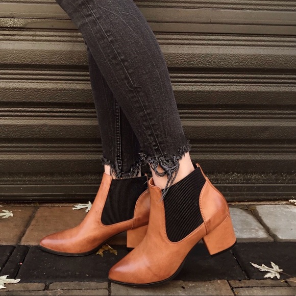 ✨HP✨Gorgeous Chelsea Booties - Picture 5 of 8